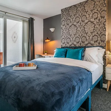 Spacious And Comfortable 5 Bedroom, 2 Bathroom With Pool Table, Perfect For Contractors, Nec And Families