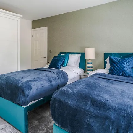 Spacious And Comfortable 5 Bedroom, 2 Bathroom With Pool Table, Perfect For Contractors, Nec And Families