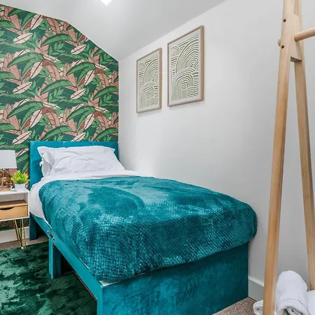 Spacious And Comfortable 5 Bedroom, 2 Bathroom With Pool Table, Perfect For Contractors, Nec And Families Nyaraló Birmingham